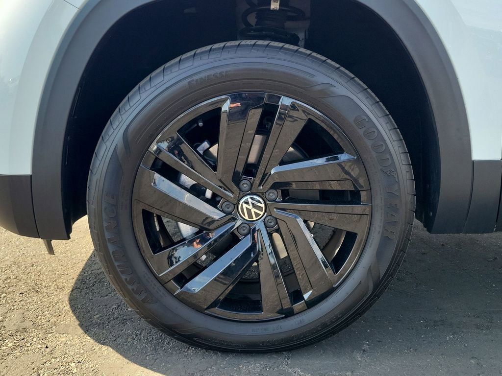 Used 2023 Volkswagen Atlas Cross Sport SE w/ Black Wheel Package image 31