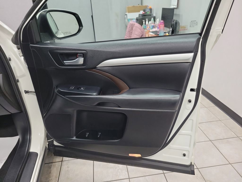 Used 2019 Toyota Highlander XLE image 20