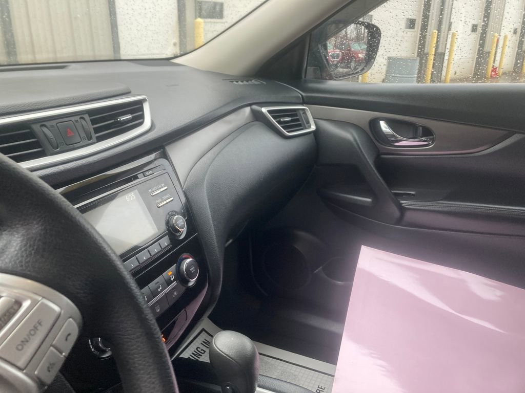 Used 2016 Nissan Rogue S image 15