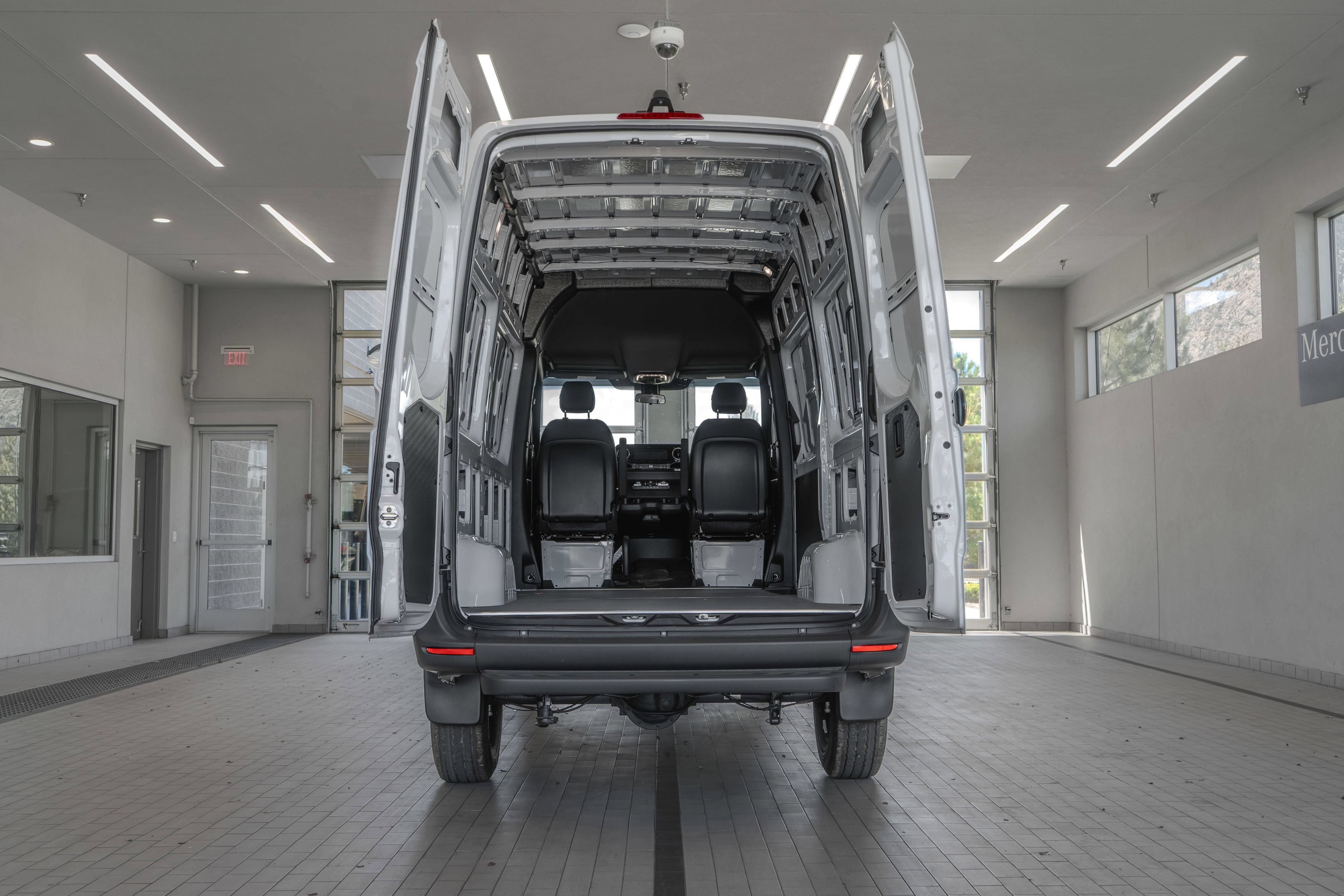 Used 2025 Mercedes-Benz Sprinter 2500 image 16