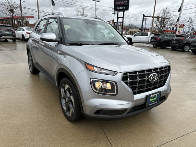 Used 2024 Hyundai Venue SEL FWD image 11