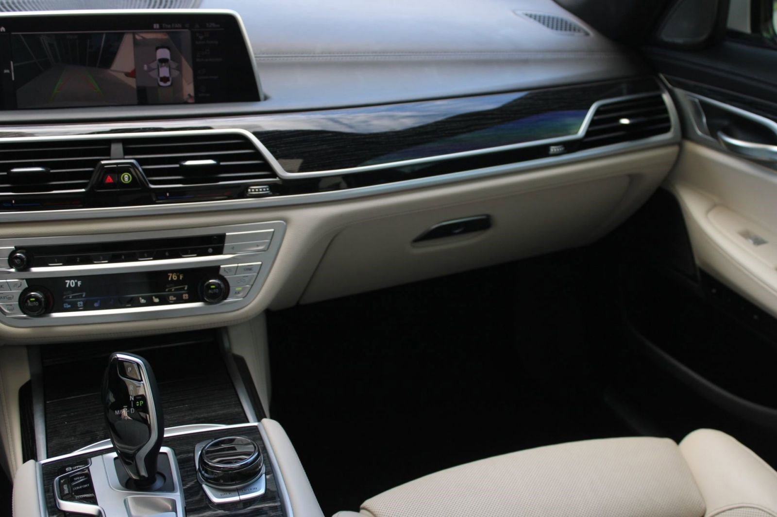 Used 2022 BMW 750i xDrive w/ Luxury Rear Seating Package image 32