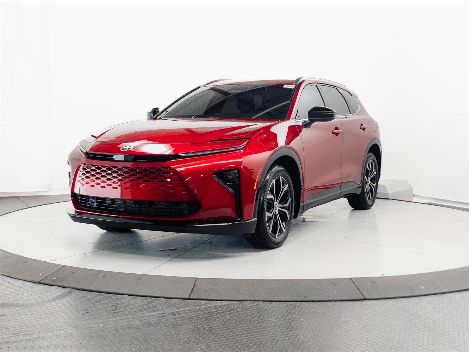 Certified 2025 Toyota Crown Signia AWD/4WD image 3
