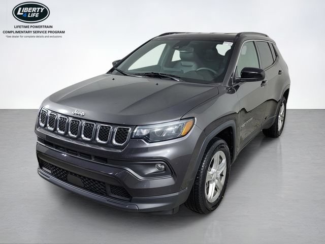 Used 2023 Jeep Compass Latitude w/ Convenience Group AWD/4WD image 7