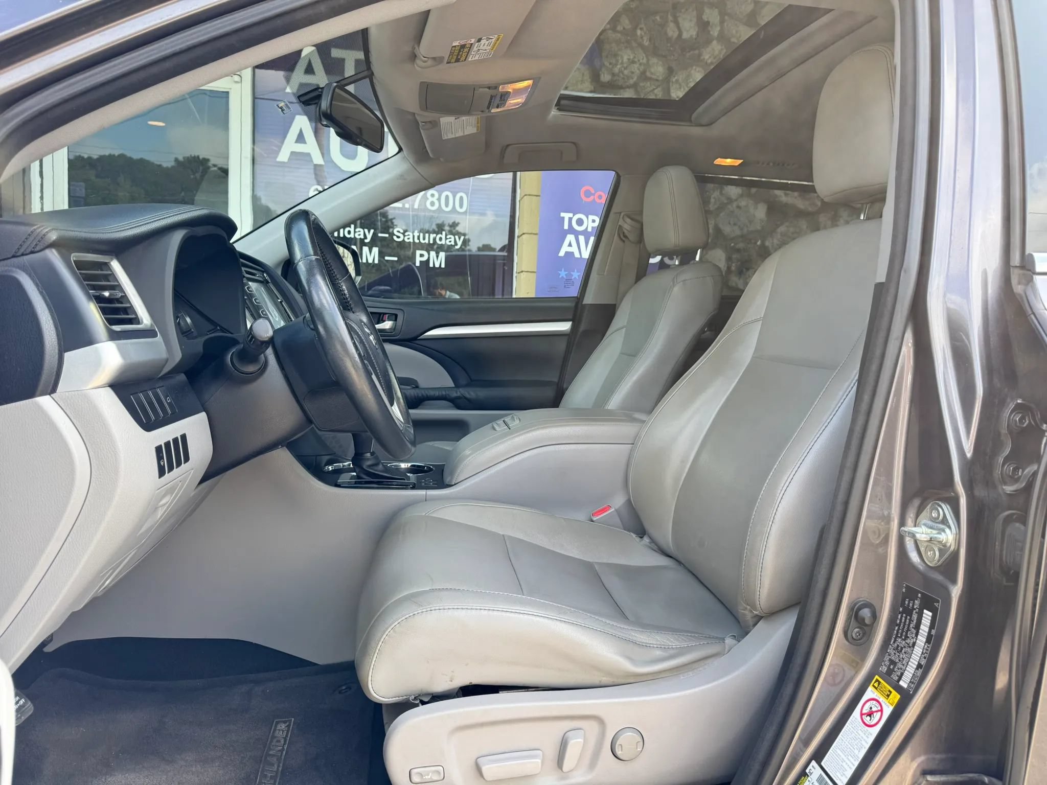 Used 2014 Toyota Highlander XLE FWD image 24
