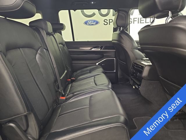 Used 2022 Jeep Wagoneer Series III w/ Convenience Group I AWD/4WD image 12