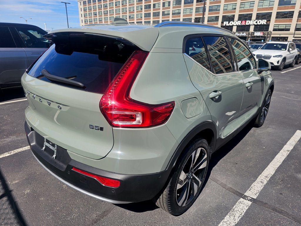 Certified 2024 Volvo XC40 B5 Plus w/ Protection Package Premier AWD/4WD image 4