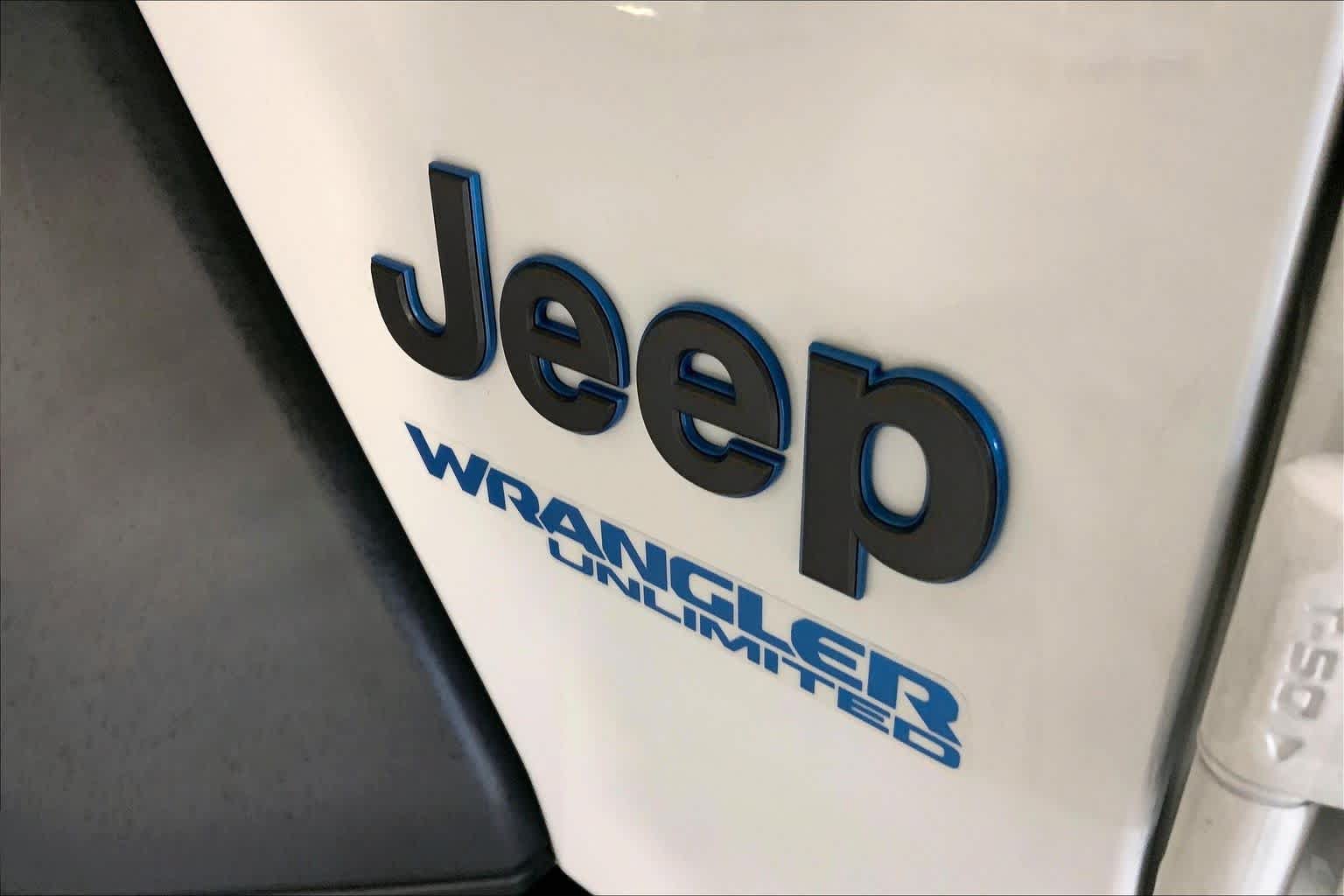Used 2022 Jeep Wrangler Unlimited Rubicon 4xe w/ Cold Weather Group AWD/4WD image 30