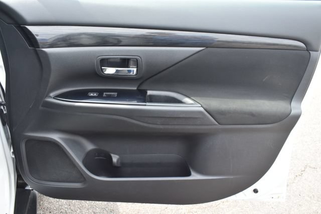 Used 2018 Mitsubishi Outlander LE AWD/4WD image 45
