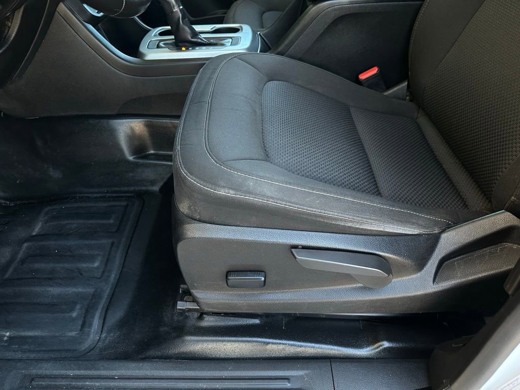 Used 2022 Chevrolet Colorado LT w/ Fleet Safety Package image 12