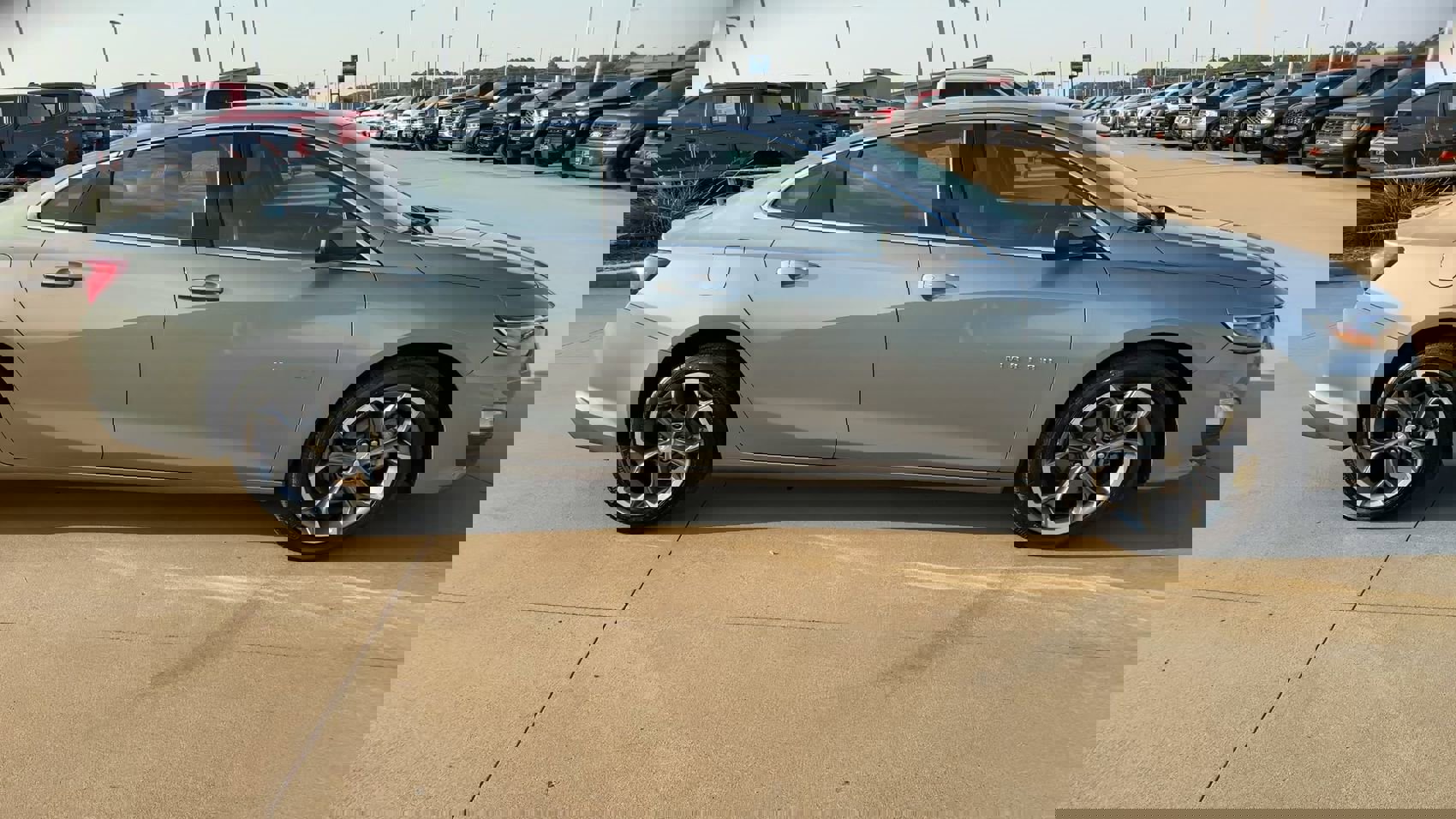 Used 2024 Chevrolet Malibu LT image 2