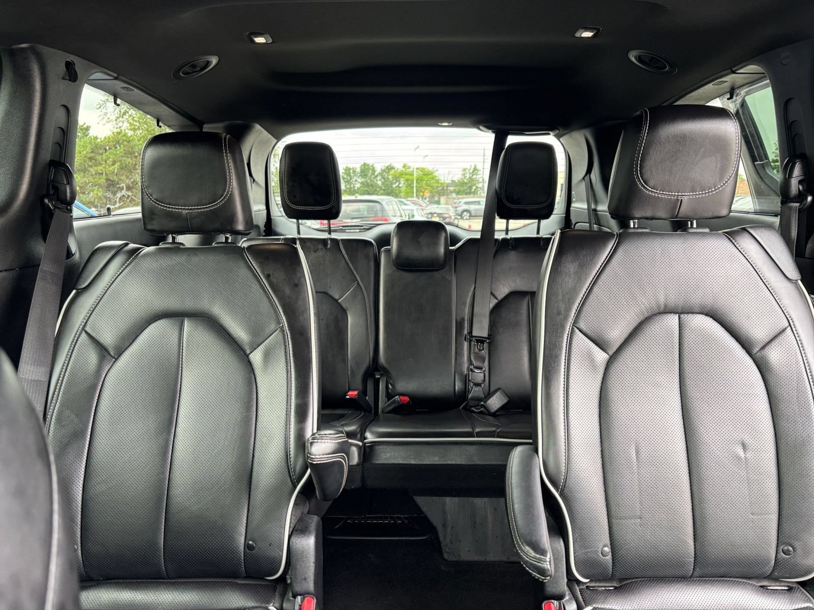 Used 2025 Chrysler Pacifica Limited FWD image 42