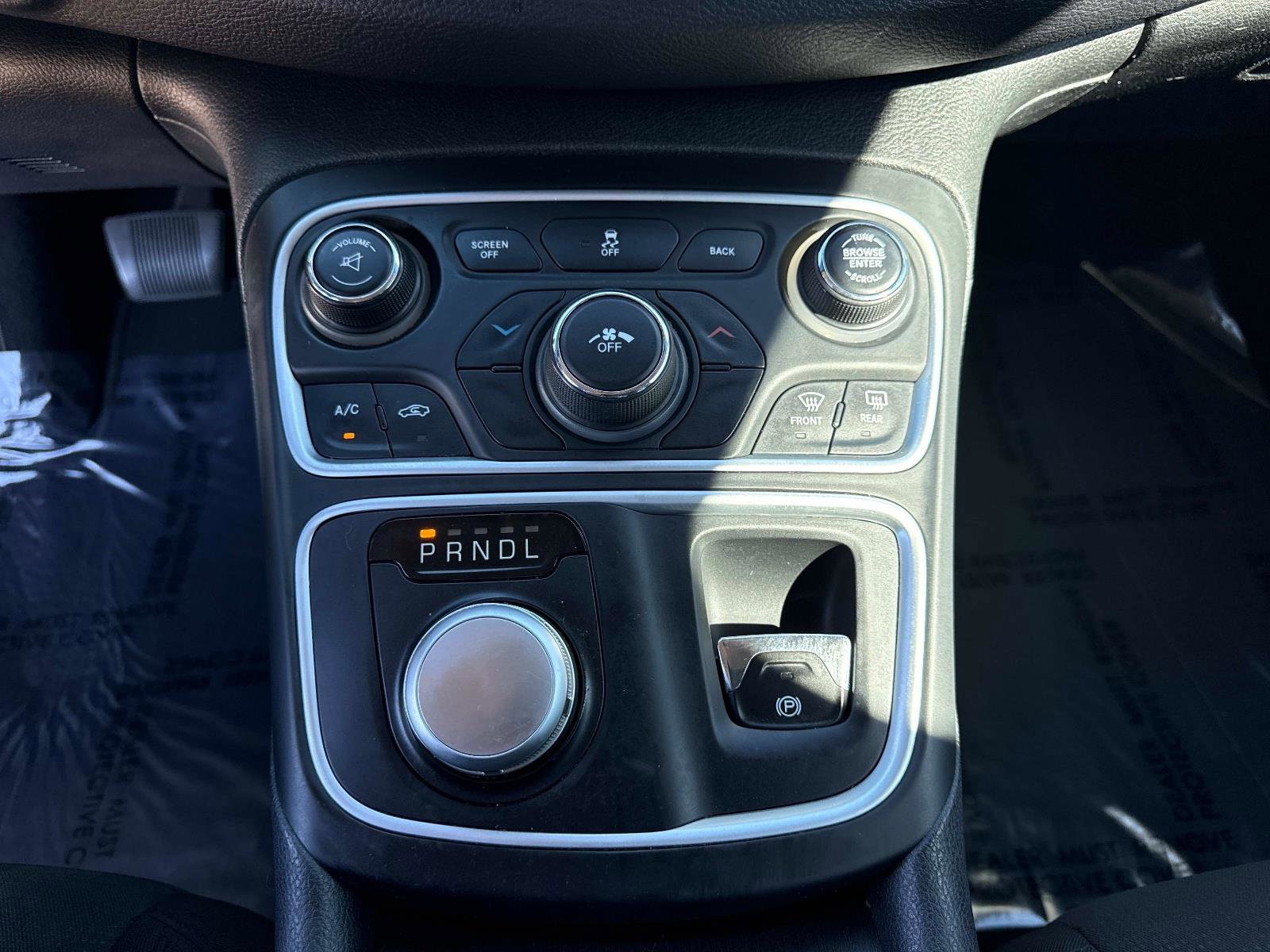 Used 2015 Chrysler 200 Limited w/ Convenience Group image 25