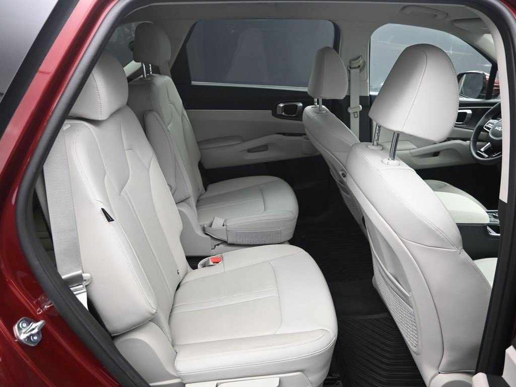 Certified 2025 Kia Sorento EX image 38