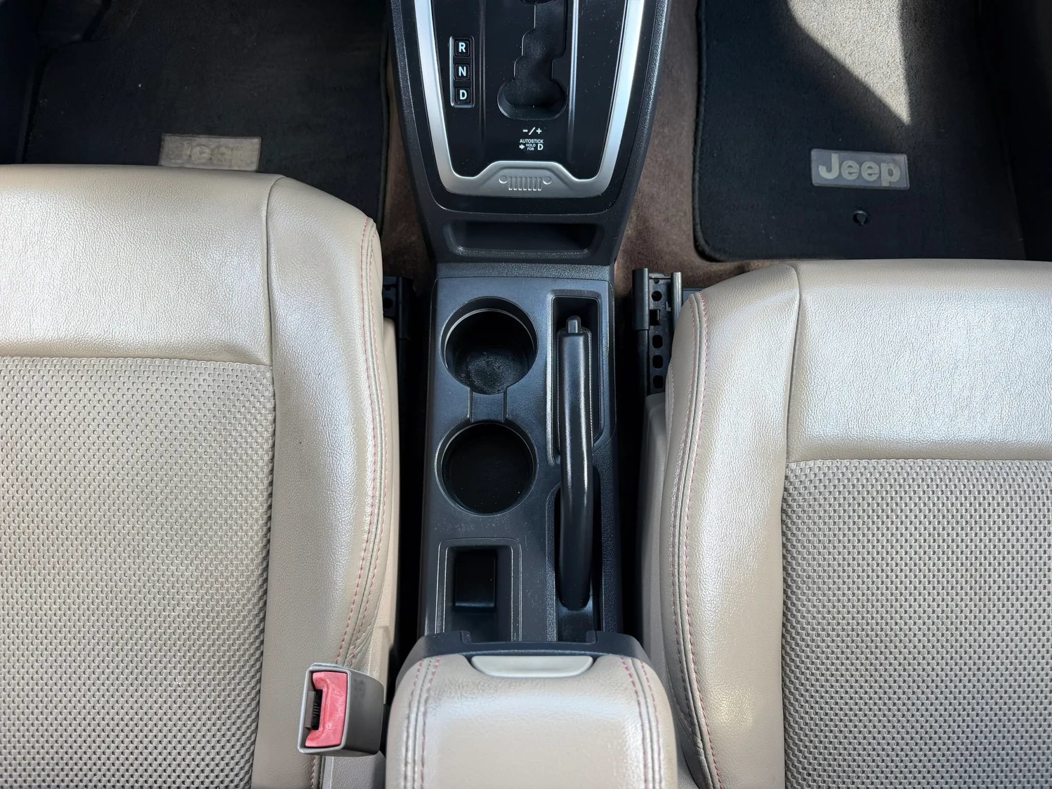 Used 2014 Jeep Compass Latitude FWD image 21