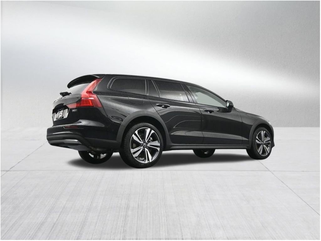 New 2026 Volvo V60 B5 Cross Country Plus AWD/4WD image 25