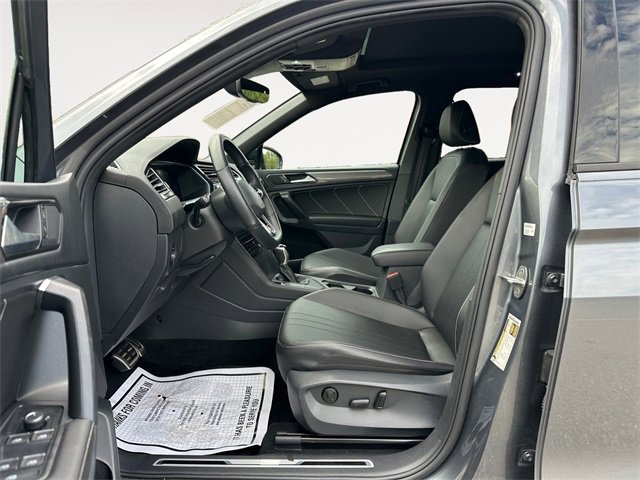 Used 2022 Volkswagen Tiguan SE R-Line image 9