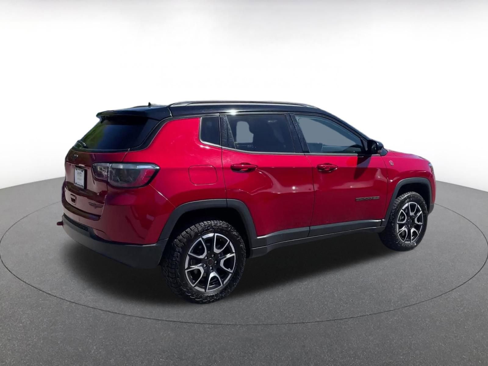 Used 2025 Jeep Compass Trailhawk AWD/4WD image 14