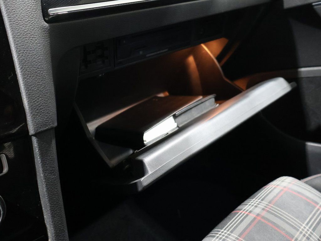 Used 2017 Volkswagen Golf S image 26