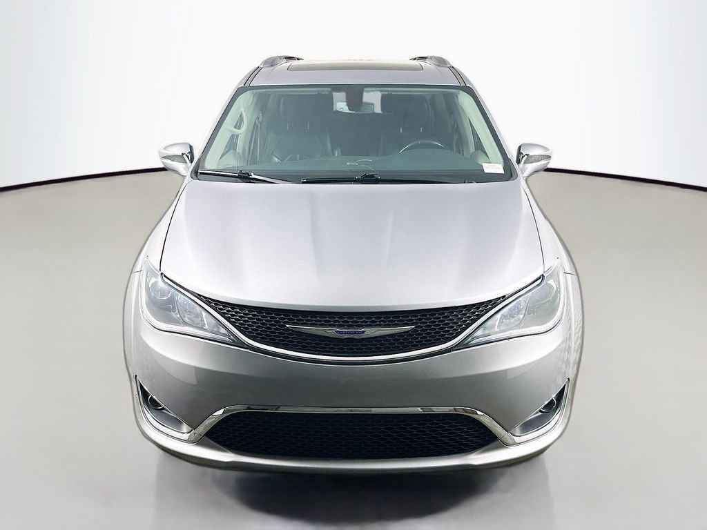 Used 2020 Chrysler Pacifica Limited image 2