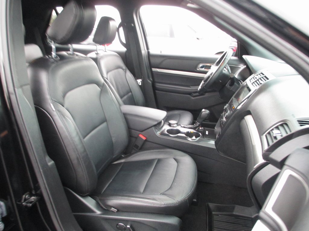 Used 2018 Ford Explorer XLT w/ Equipment Group 202A image 19