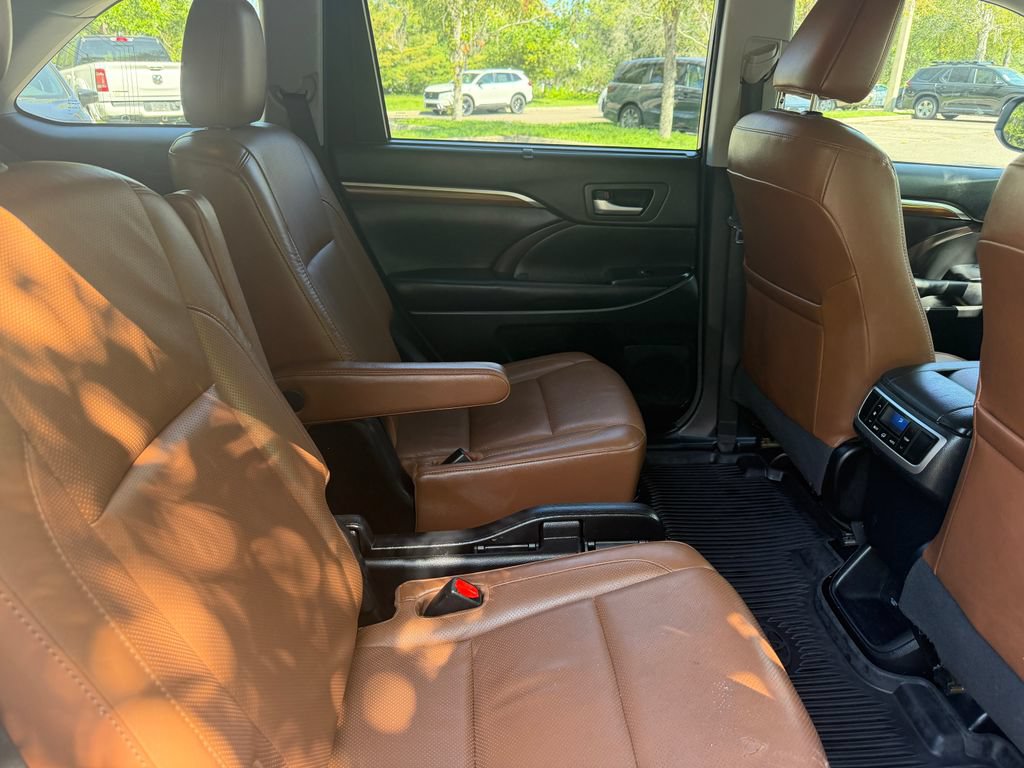 Used 2018 Toyota Highlander Limited FWD image 7