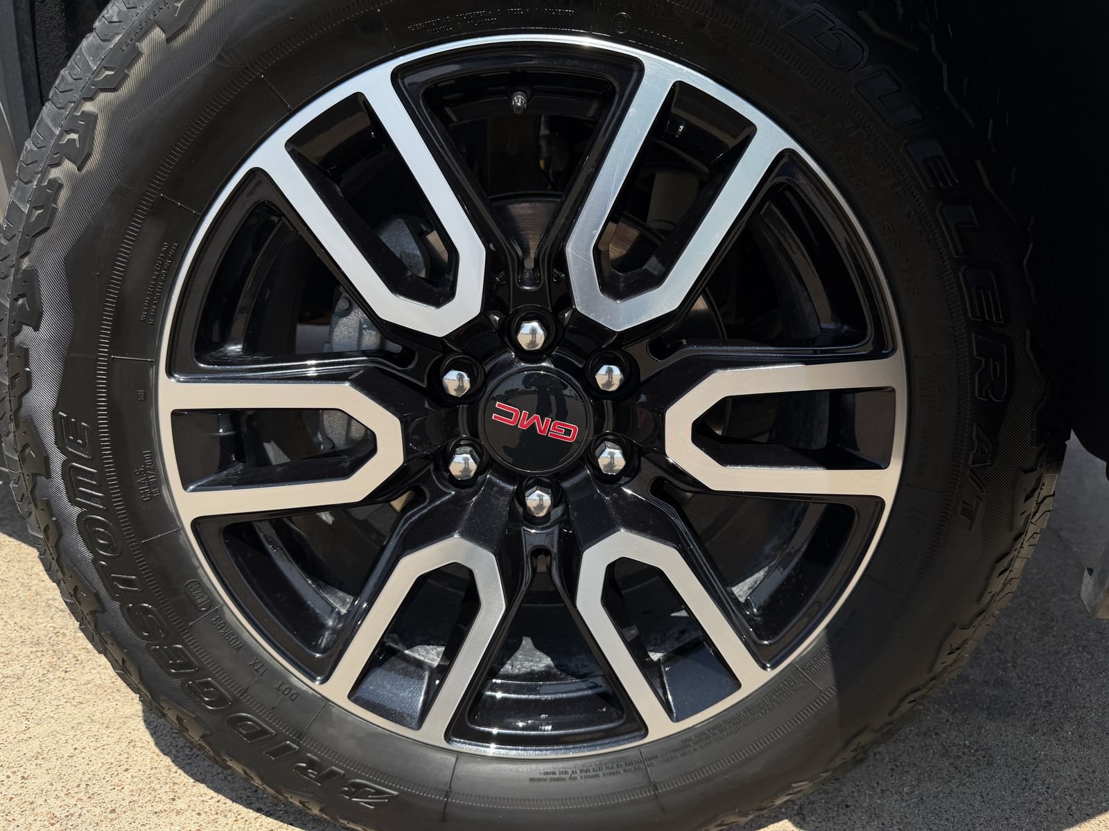 Used 2025 GMC Sierra 1500 AT4 w/ AT4 Premium Package AWD/4WD image 10