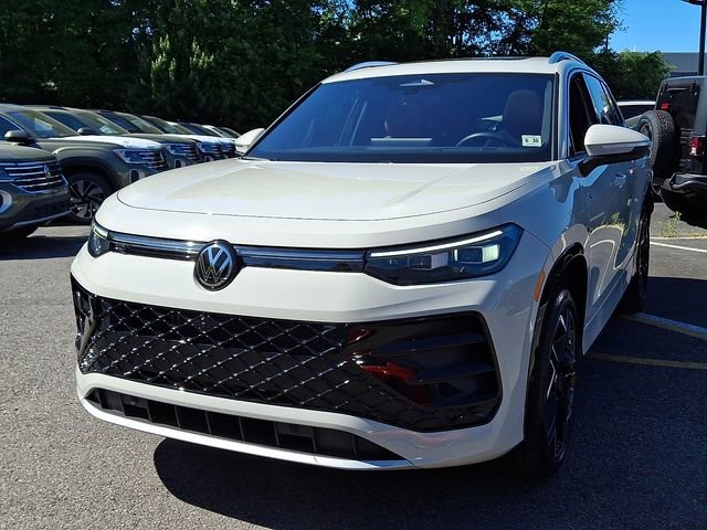 Used 2025 Volkswagen Tiguan SEL R-Line AWD/4WD image 4