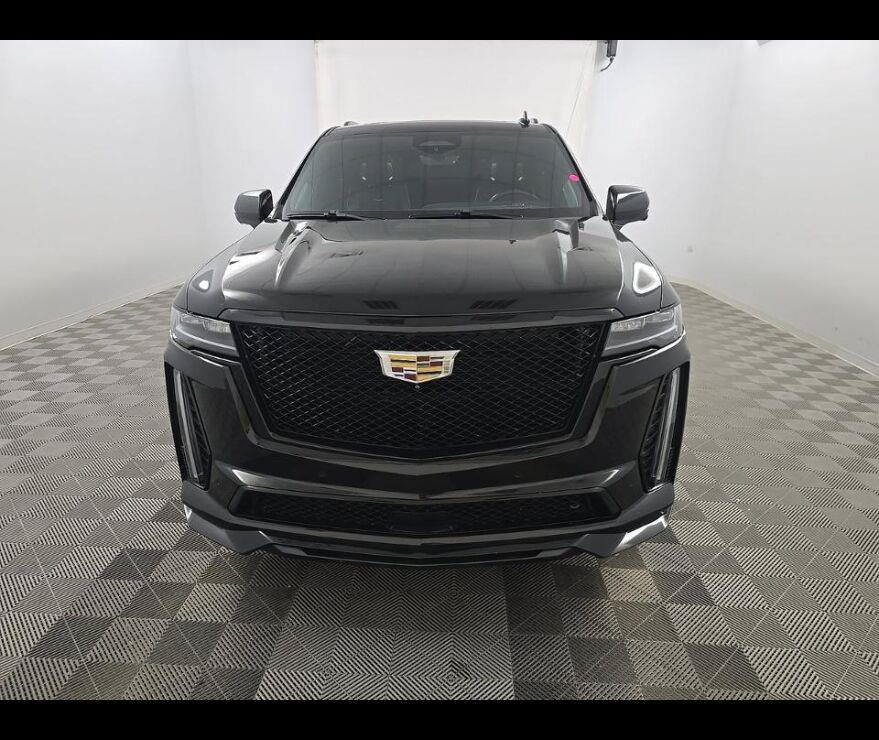 Used 2023 Cadillac Escalade ESV V AWD/4WD image 2