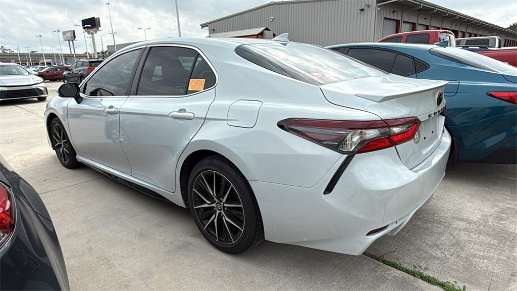 Used 2022 Toyota Camry SE image 4