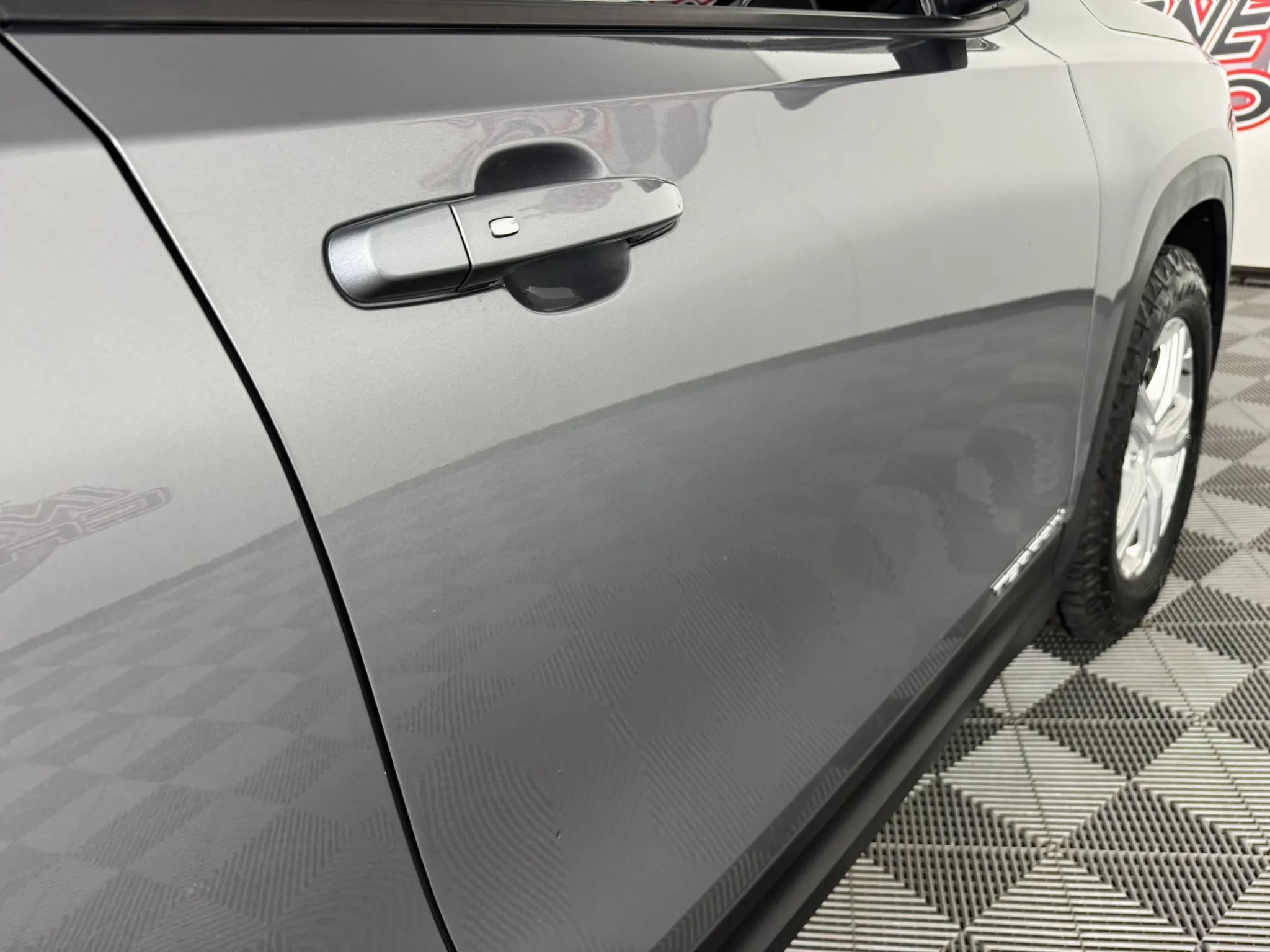 Used 2020 GMC Terrain SLE w/ Driver Convenience Package FWD image 29