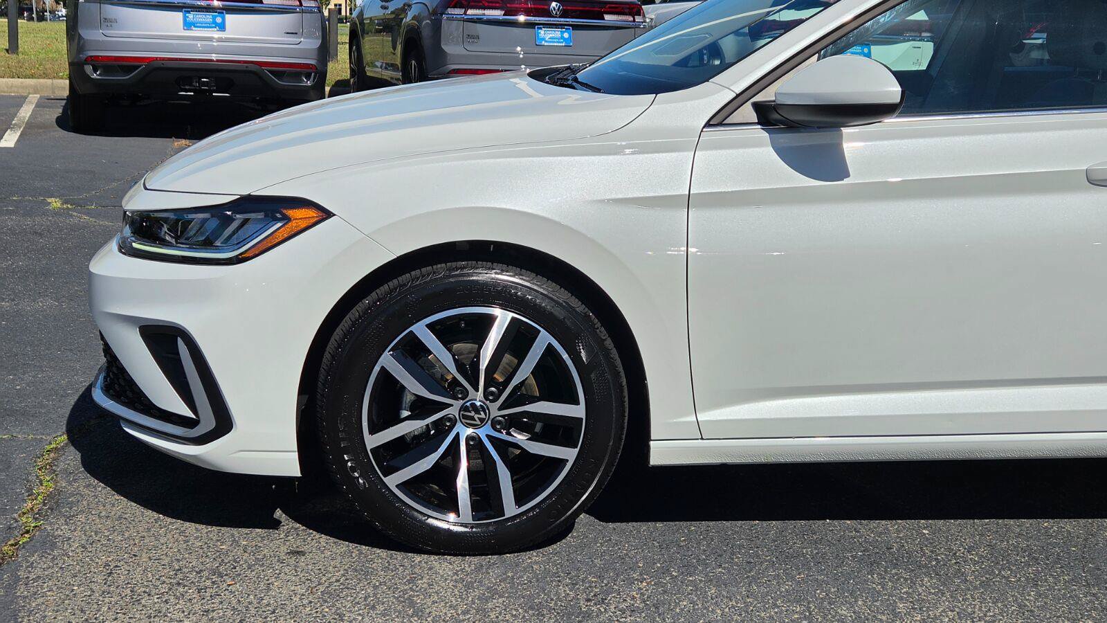 Certified 2025 Volkswagen Jetta SE w/ Sunroof Package FWD image 15