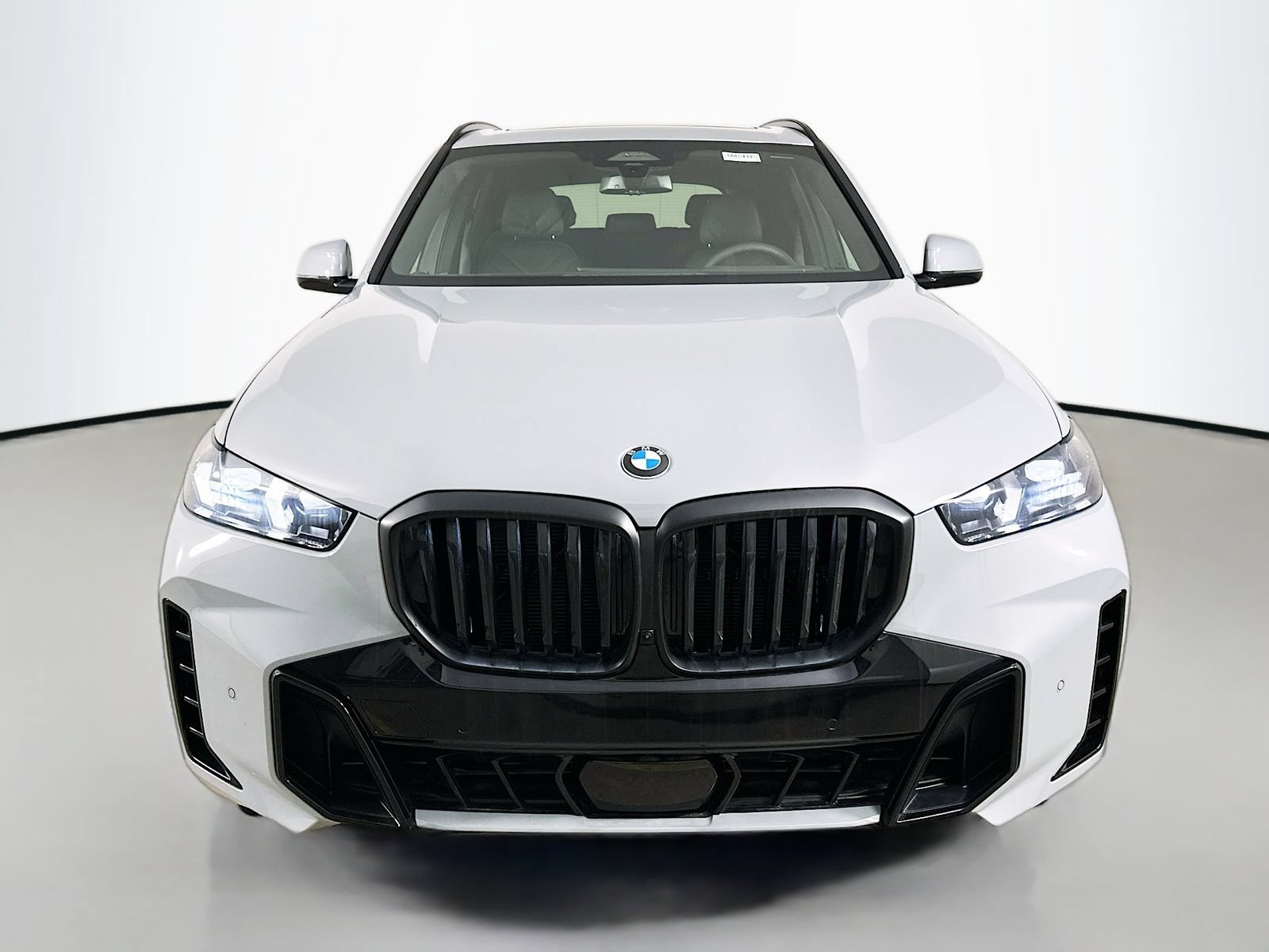 New 2026 BMW X5 xDrive40i w/ M Sport Package AWD/4WD image 2