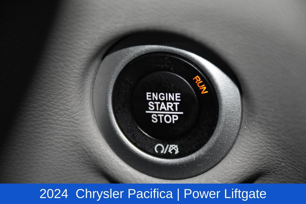 Used 2024 Chrysler Pacifica Touring-L image 12