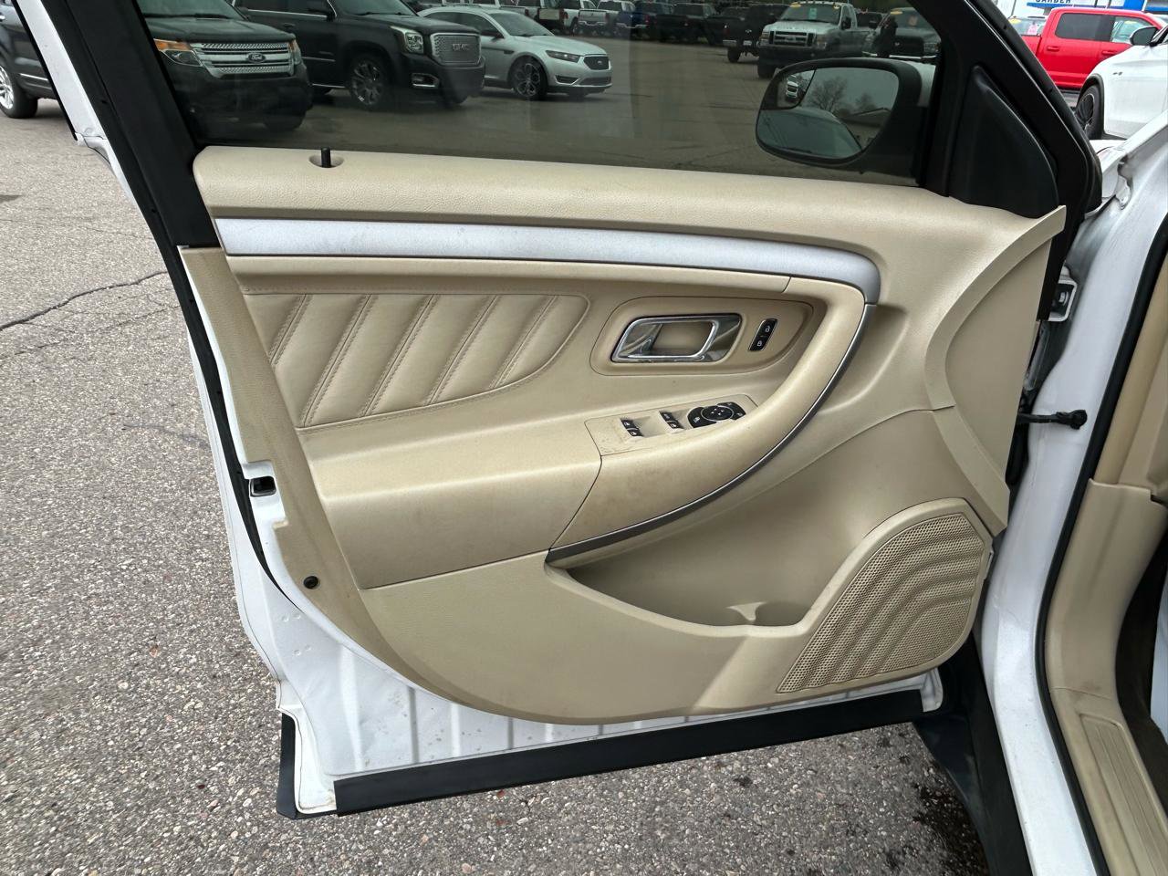 Used 2013 Ford Taurus SEL FWD image 14