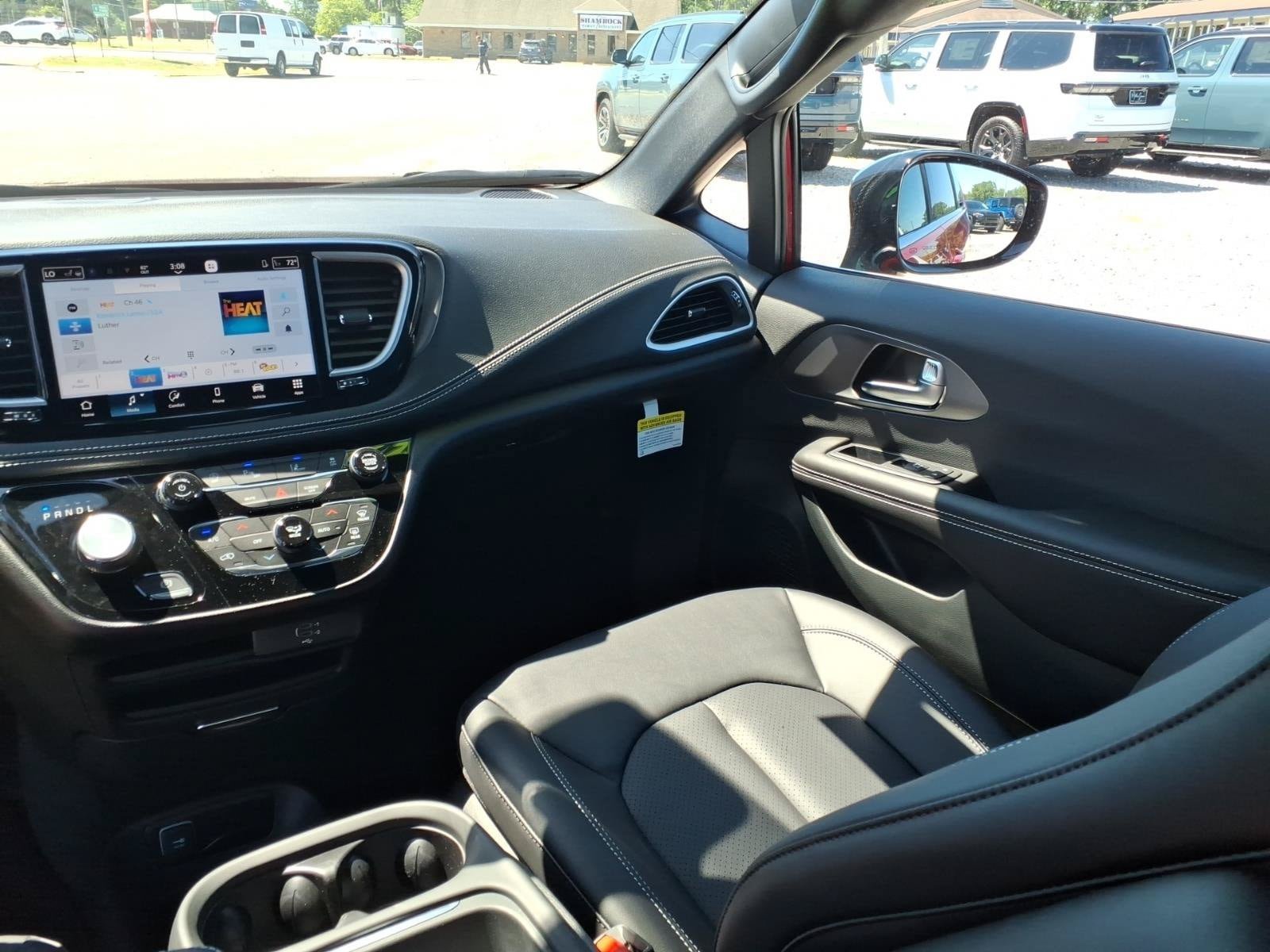 New 2027 Chrysler Pacifica Select FWD image 10