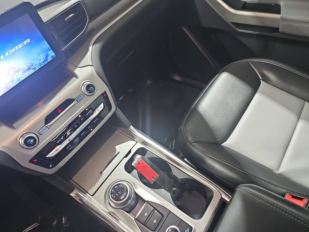 Used 2022 Ford Explorer XLT w/ Equipment Group 202A AWD/4WD image 28