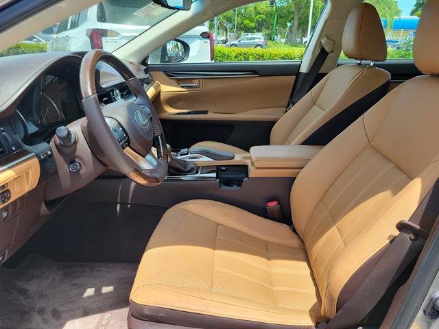Used 2016 Lexus ES 350 w/ Luxury Package w/Wood Trim FWD image 29