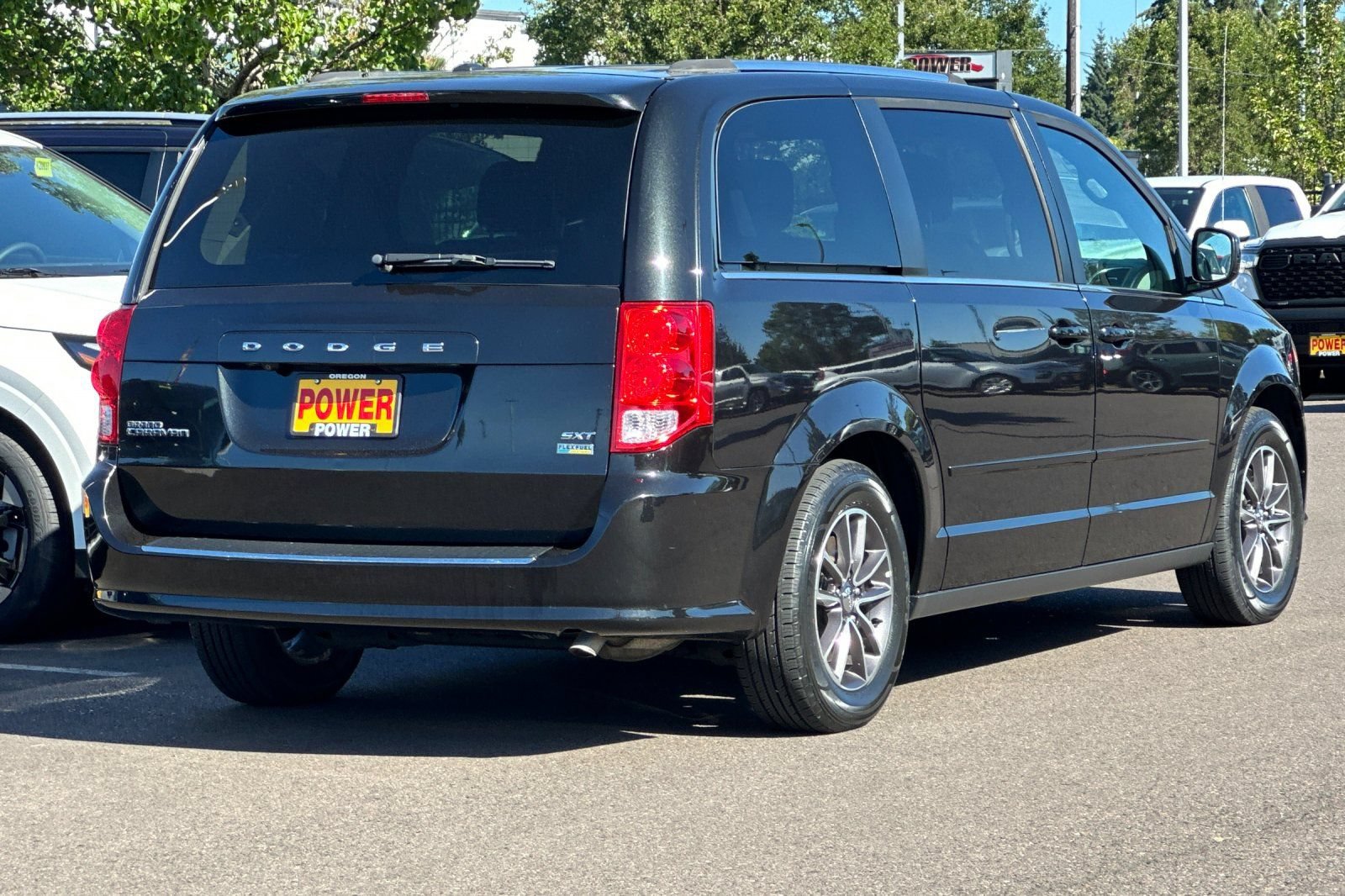 Used 2017 Dodge Grand Caravan SXT FWD image 4
