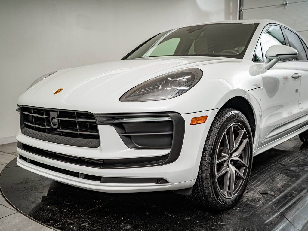 Certified 2025 Porsche Macan image 15