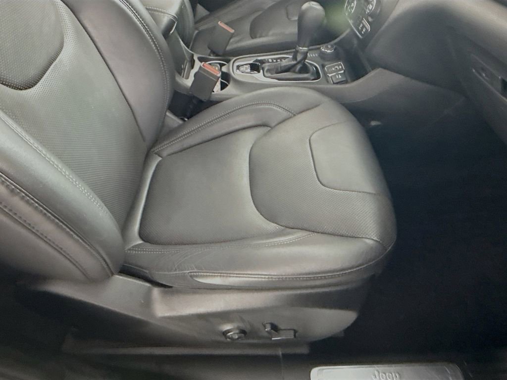 Used 2019 Jeep Cherokee Limited image 34