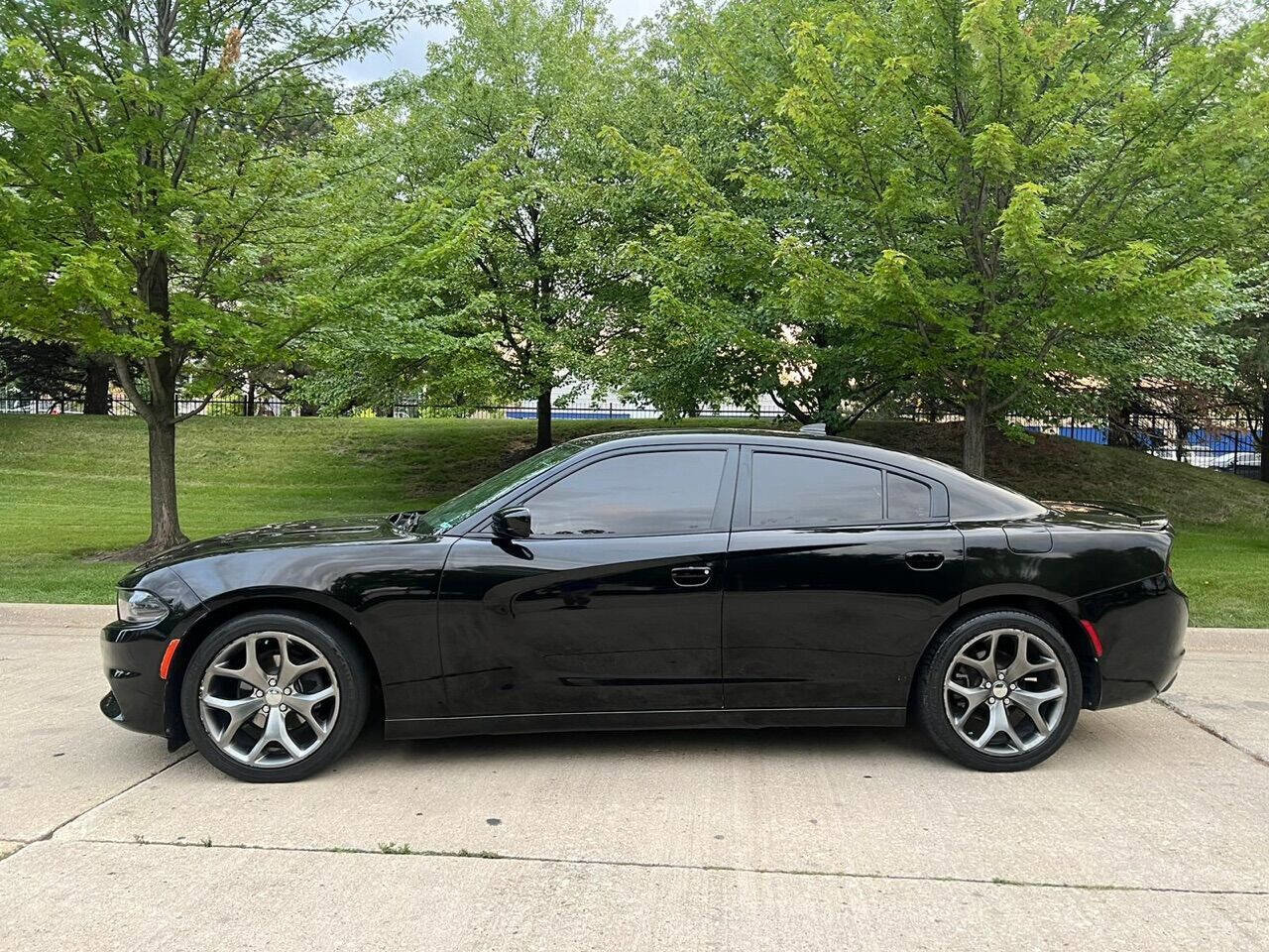 Used 2015 Dodge Charger SXT RWD image 19