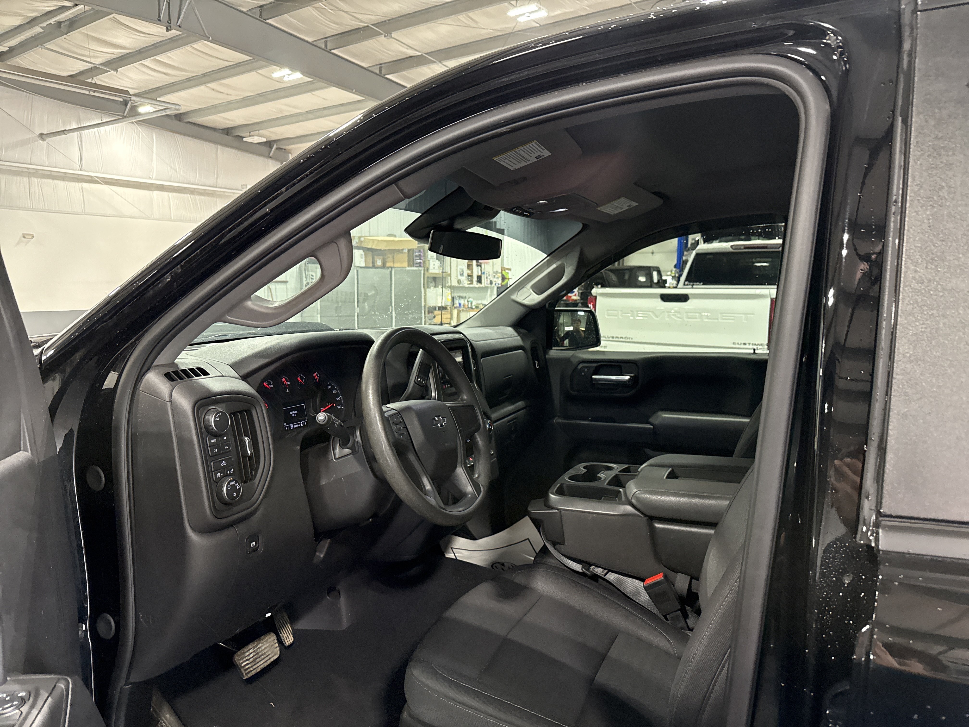 Used 2025 Chevrolet Silverado 1500 Custom Trail Boss w/ LPO, Dark Essentials Package AWD/4WD image 7