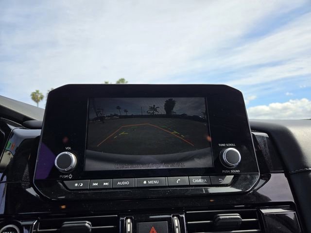 Used 2024 Nissan Pathfinder SV image 11