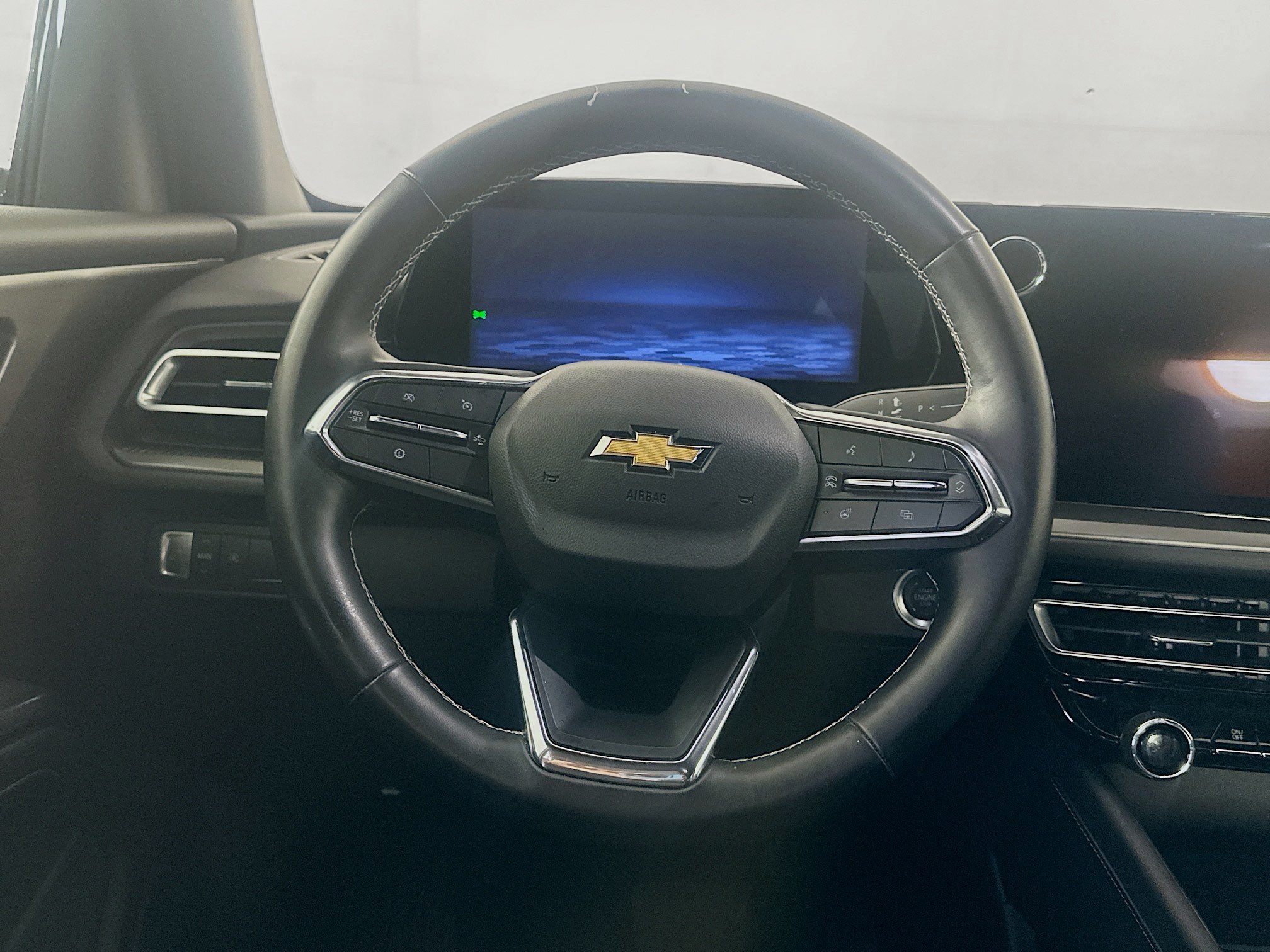 Used 2025 Chevrolet Traverse LT FWD image 18