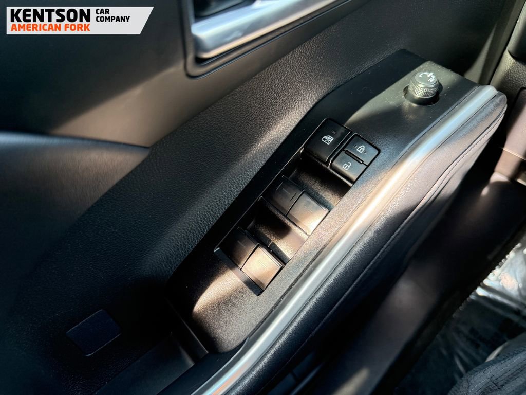 Used 2025 Toyota Highlander XLE image 24