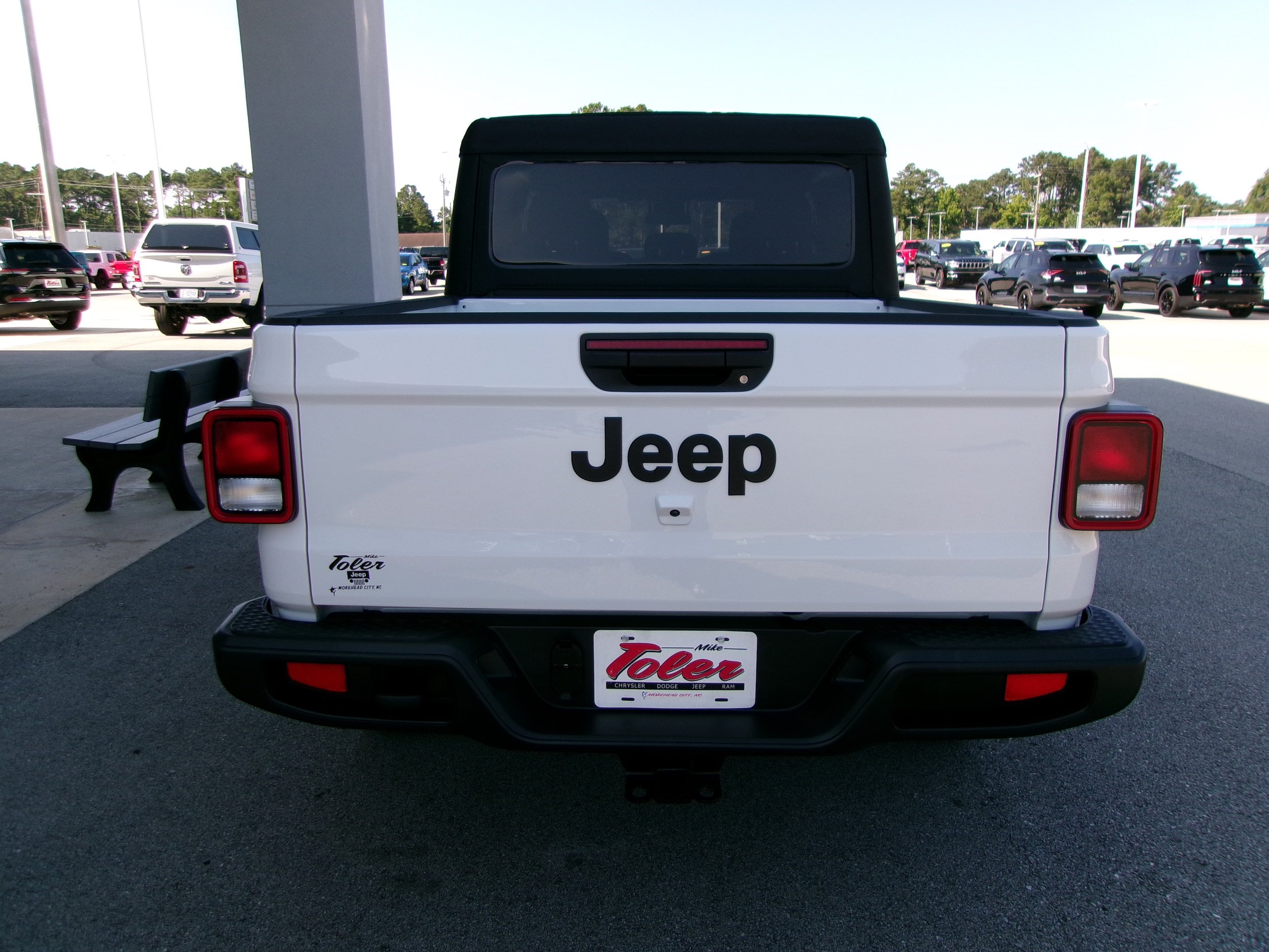 New 2025 Jeep Gladiator Sport AWD/4WD image 21
