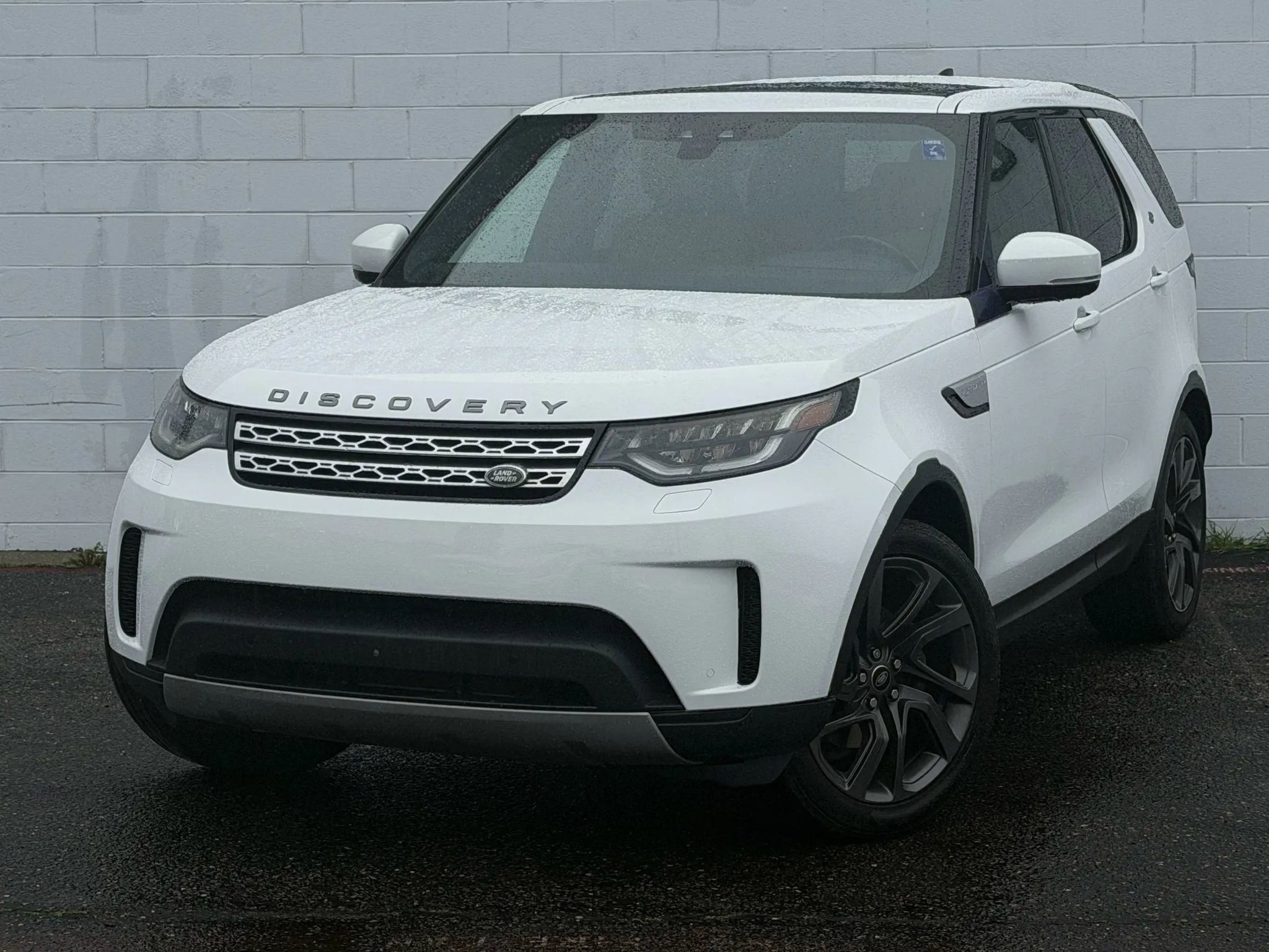Used 2018 Land Rover Discovery HSE image 1