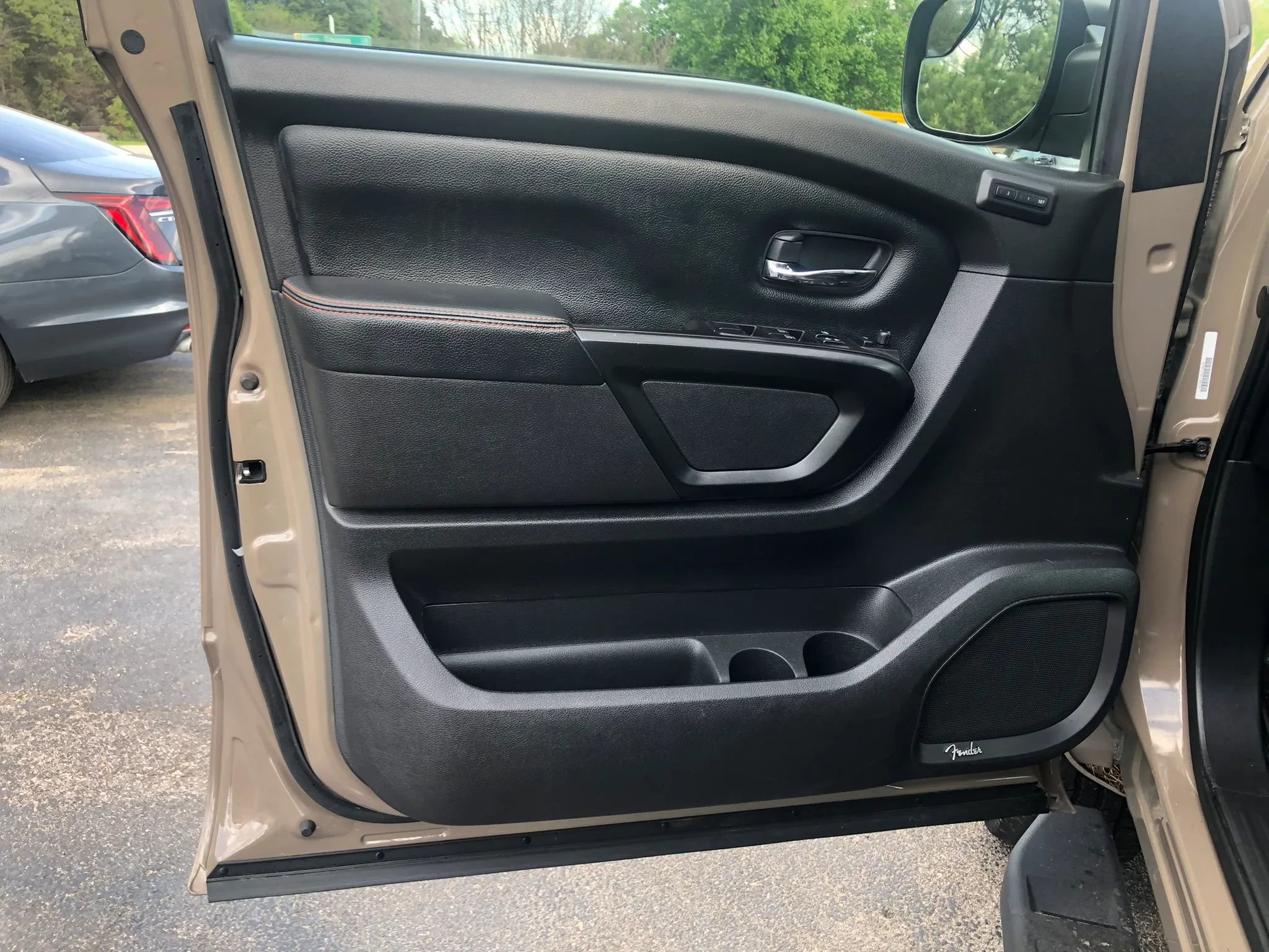 Used 2020 Nissan Titan PRO-4X w/ Pro-4x Convenience Package image 21