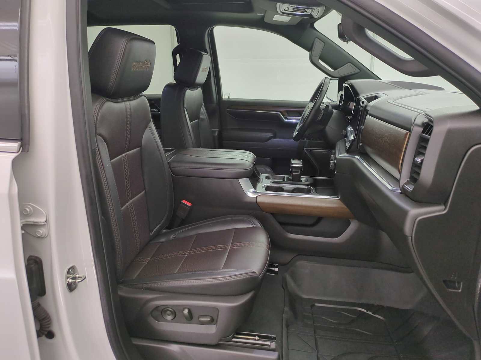 Used 2024 Chevrolet Silverado 1500 High Country w/ High Country Premium Package AWD/4WD image 21
